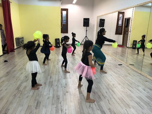 Colour Arts Studio Iresha(Scuola Di Danza)